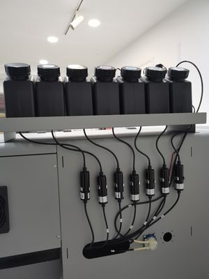 Ультрафиолетовый принтер для телефонного чехла с печатной головкой i3200 и светодиодной водяной системой охлаждения